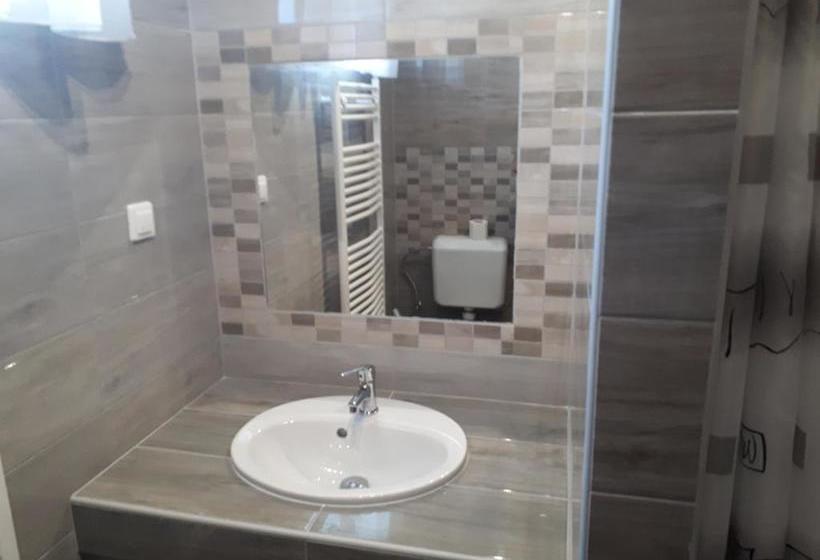 פנסיון M47 Vendégház Airport