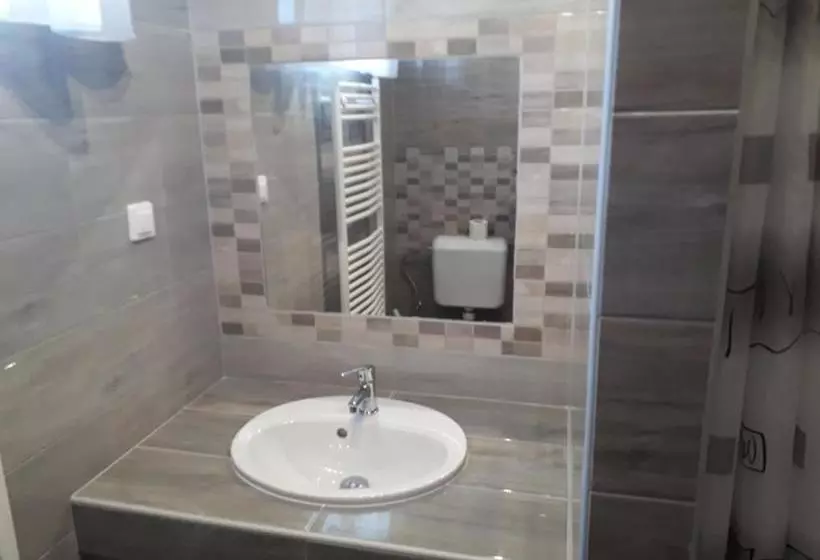 Majatalo M47 Vendégház Airport