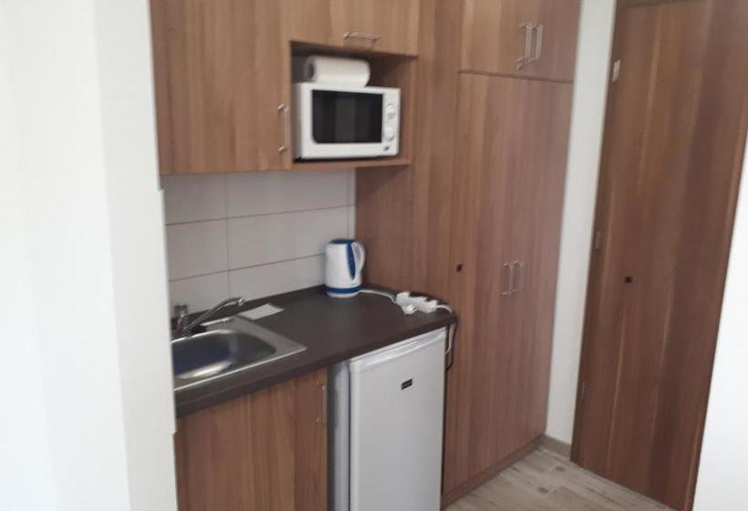 פנסיון M47 Vendégház Airport