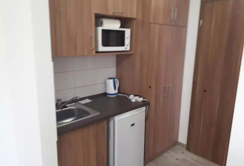 Majatalo M47 Vendégház Airport