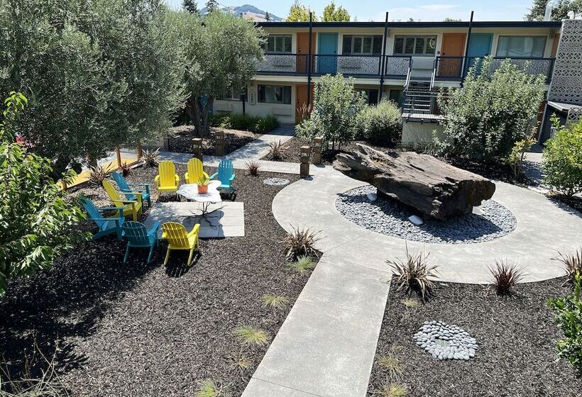 فندق على الطريق The Astro