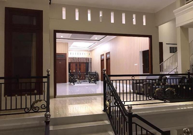 פנסיון Hillside Suite Guest House