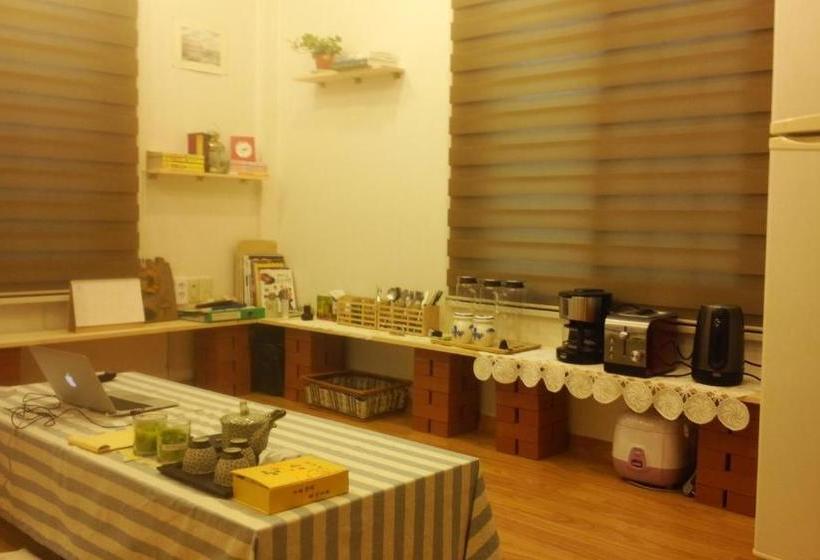 Pensione Geoje Ton Ton Guesthouse