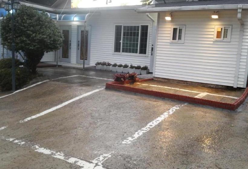 Pension Geoje Ton Ton Guesthouse