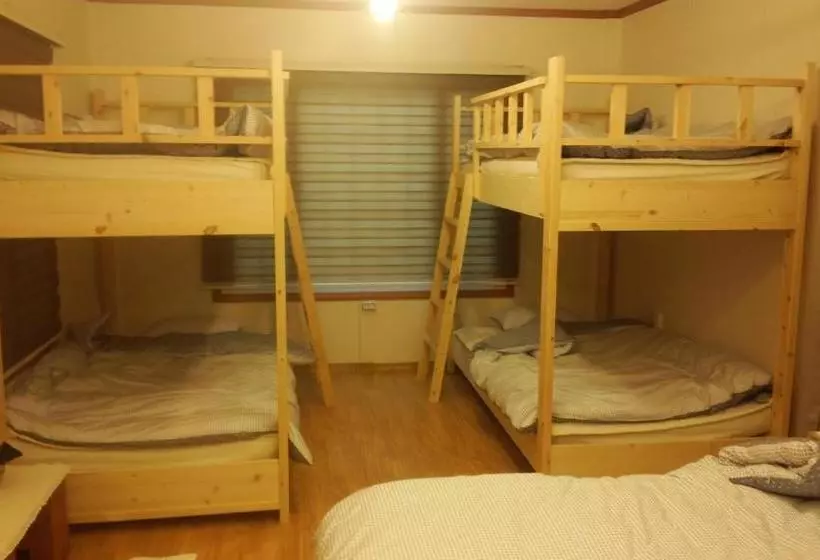 Majatalo Geoje Ton Ton Guesthouse