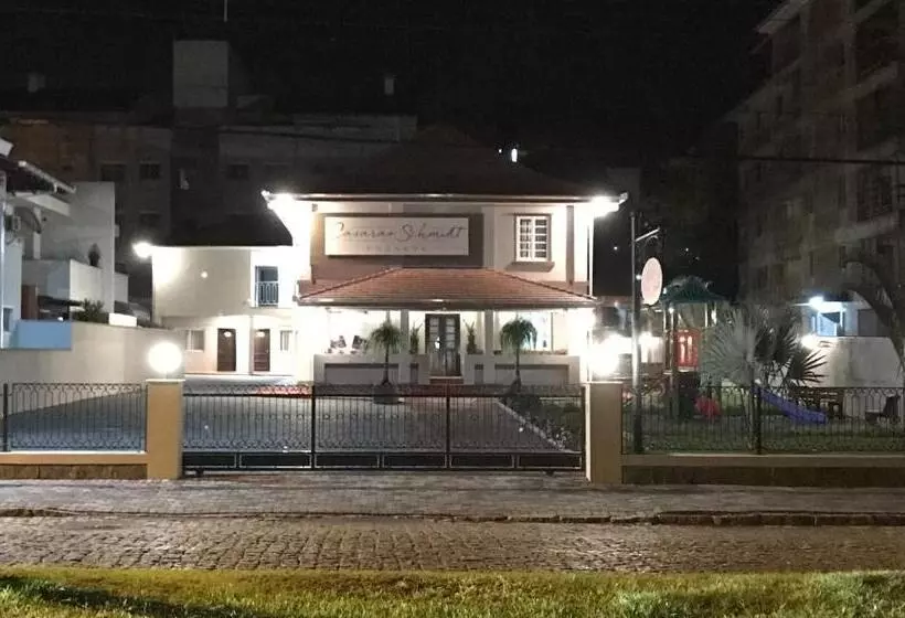 ペンション Pousada Casarao Schmidt