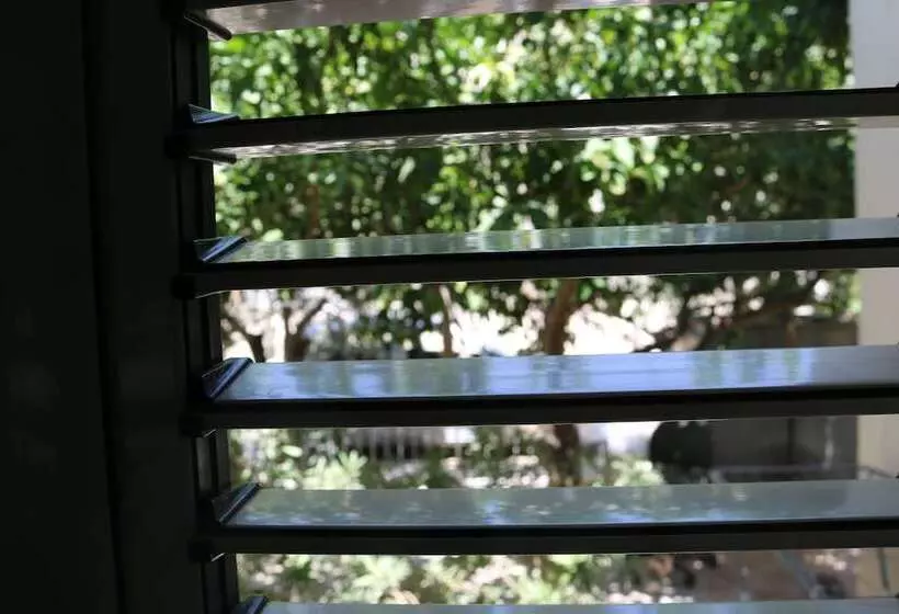 Costas Hostel Action