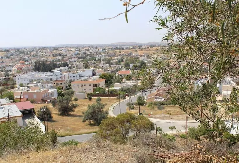 Costas Hostel Action