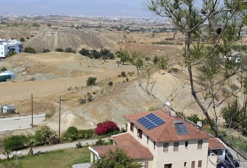 Costas Hostel Action