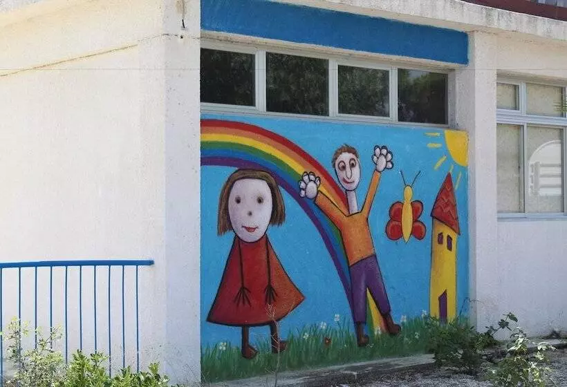 Costas Hostel Action