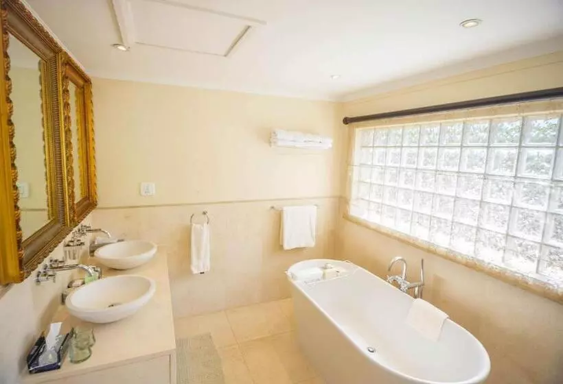 پانسیون Mac Atini Guest House