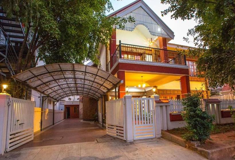 Pension (Hôtel basse catégorie) Redstone Villa And Suites