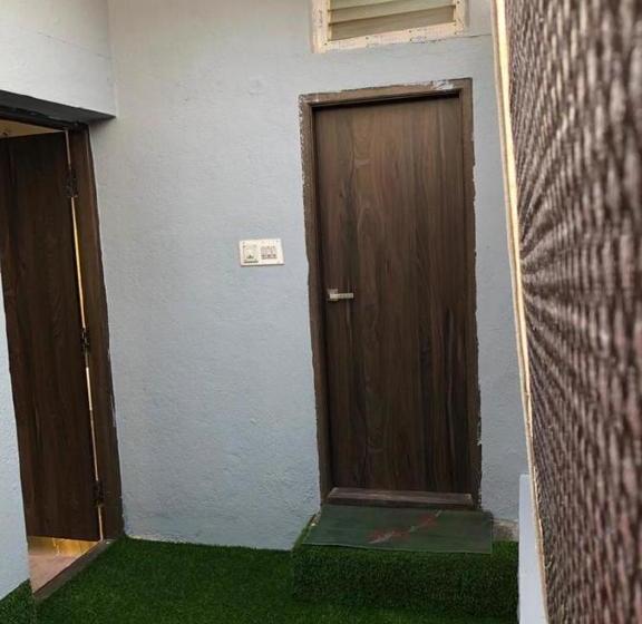 Pension (Hôtel basse catégorie) Redstone Villa And Suites