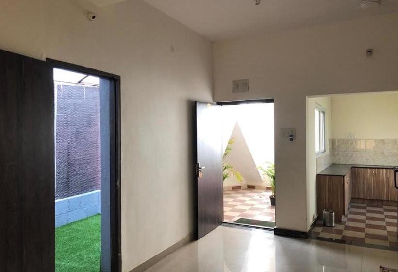 Pension (Hôtel basse catégorie) Redstone Villa And Suites