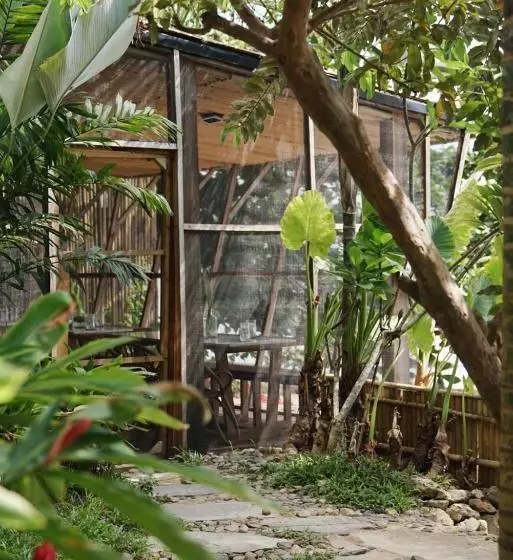 Lomakeskus Frangipani El Nido