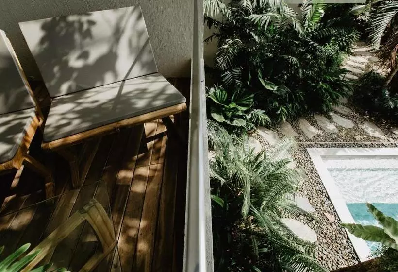 Lomakeskus Frangipani El Nido