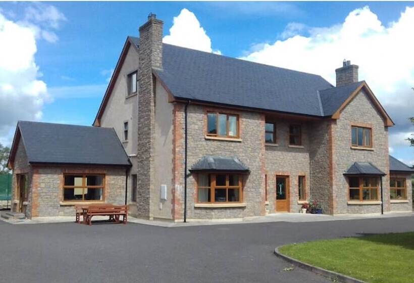 بنسيون Farnham View B & B Near Farnham Estate