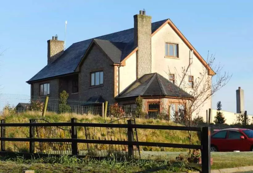 پانسیون Farnham View B & B Near Farnham Estate