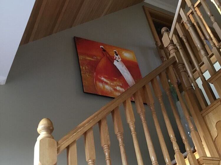 بنسيون Farnham View B & B Near Farnham Estate