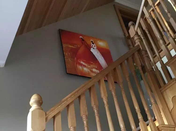 پانسیون Farnham View B & B Near Farnham Estate