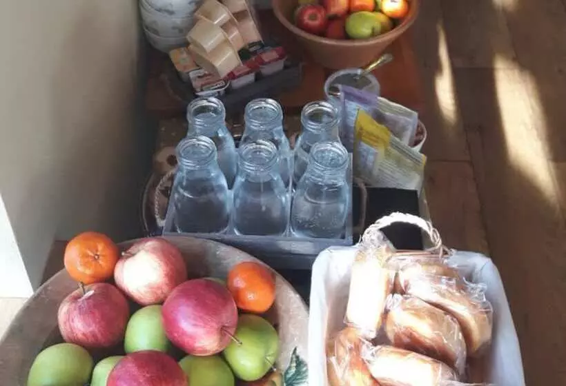 پانسیون Farnham View B & B Near Farnham Estate