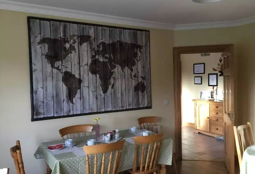 پانسیون Farnham View B & B Near Farnham Estate