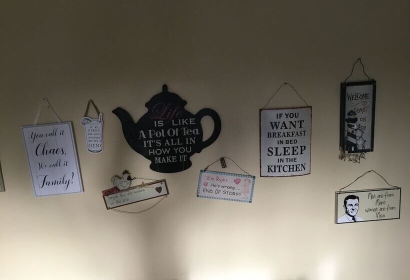 بنسيون Farnham View B & B Near Farnham Estate