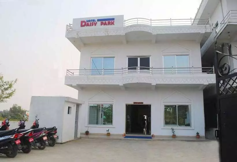 هتل Daisy Park