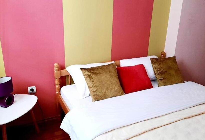 پانسیون Apartmani Rale Rooms