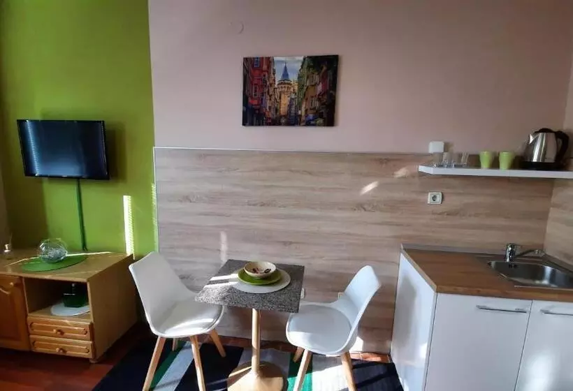 پانسیون Apartmani Rale Rooms