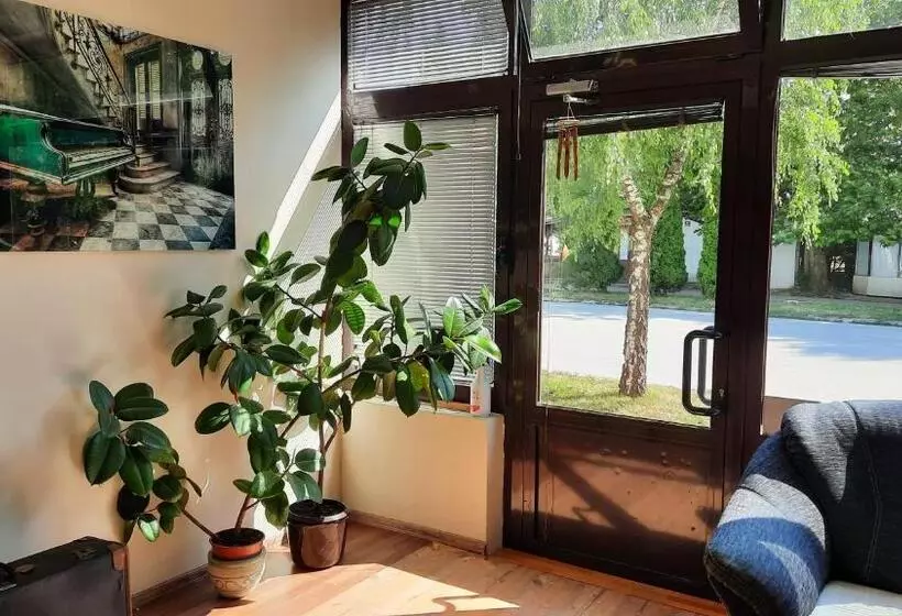 پانسیون Apartmani Rale Rooms