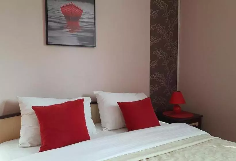 پانسیون Apartmani Rale Rooms