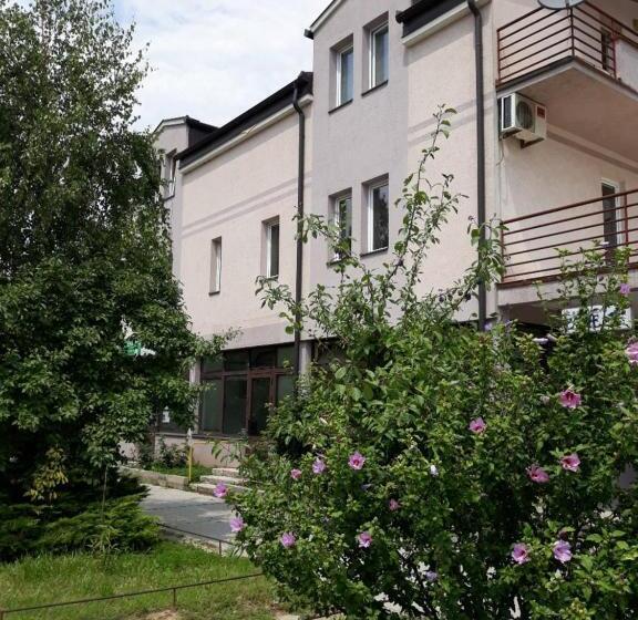 پانسیون Apartmani Rale Rooms