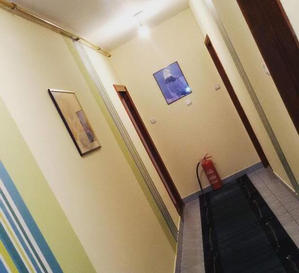 پانسیون Apartmani Rale Rooms