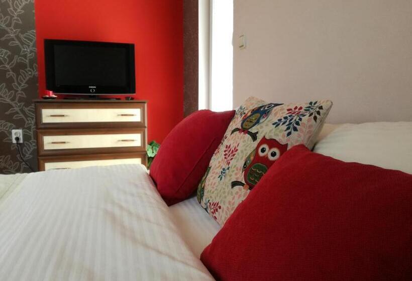 پانسیون Apartmani Rale Rooms