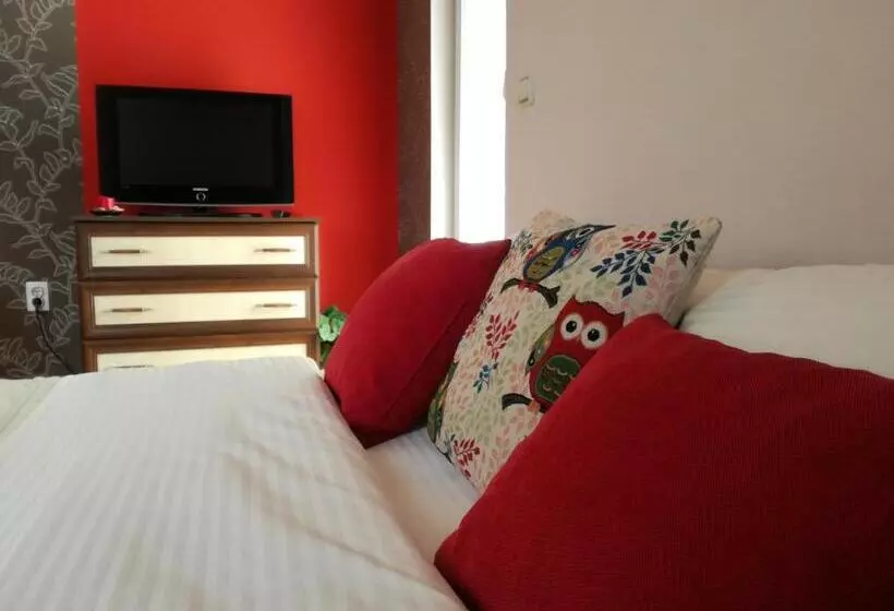 پانسیون Apartmani Rale Rooms