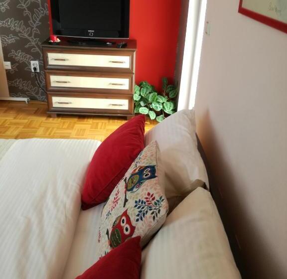 پانسیون Apartmani Rale Rooms