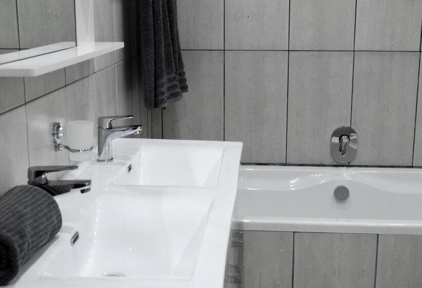 膳宿费 Arcangeli Wines