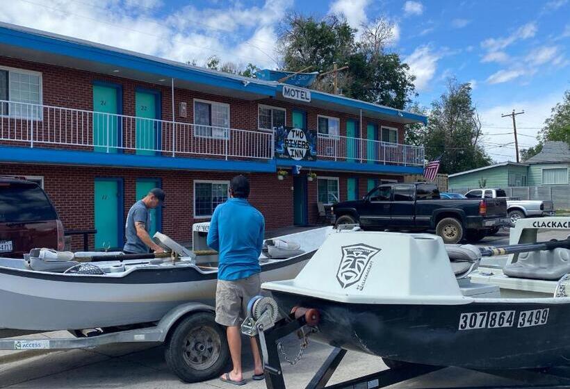 Мотель Two Rivers Inn