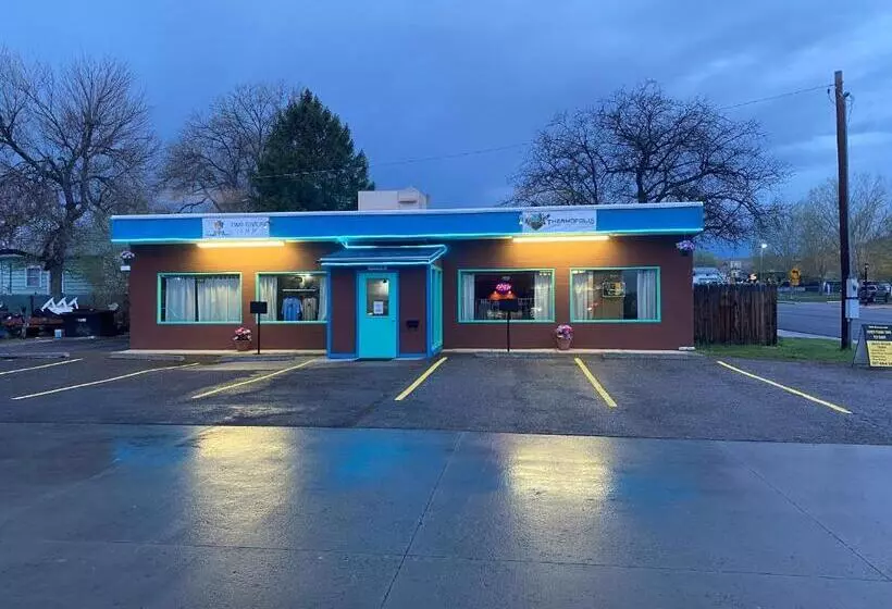 Motelli Two Rivers Inn