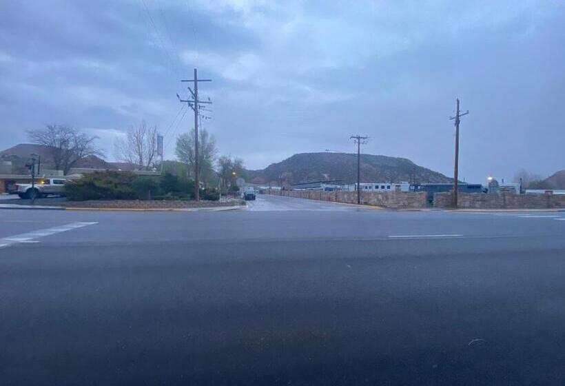 Мотель Two Rivers Inn