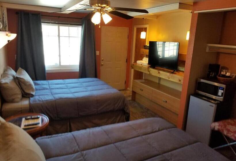 Мотель Two Rivers Inn