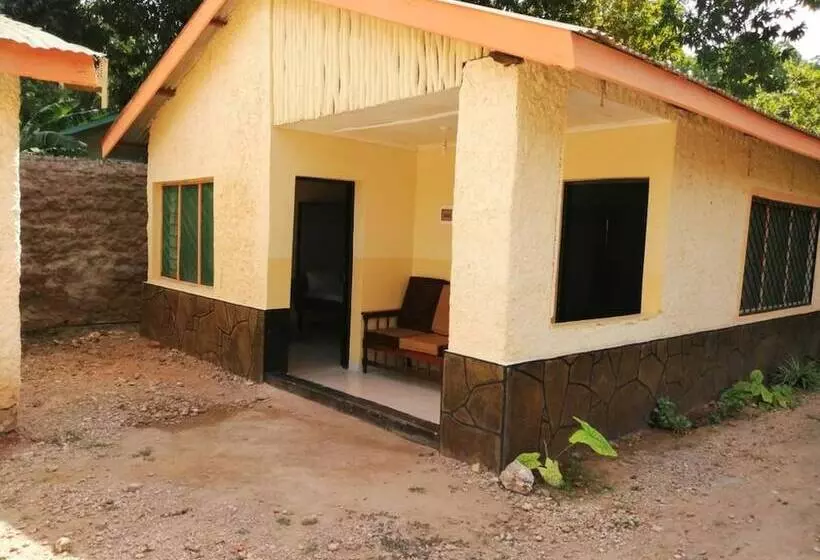 پانسیون Diani Travelers Guest House