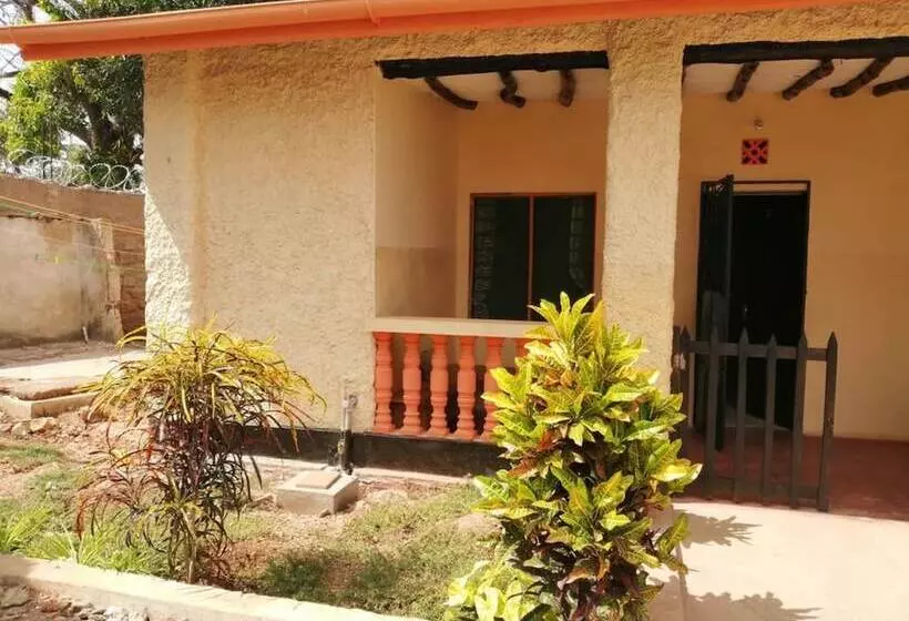 پانسیون Diani Travelers Guest House