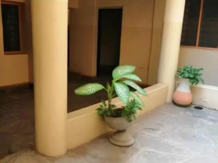 پانسیون Diani Travelers Guest House