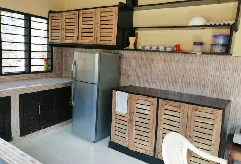 پانسیون Diani Travelers Guest House