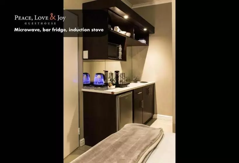 پانسیون Peace Love And Joy Self Catering Units