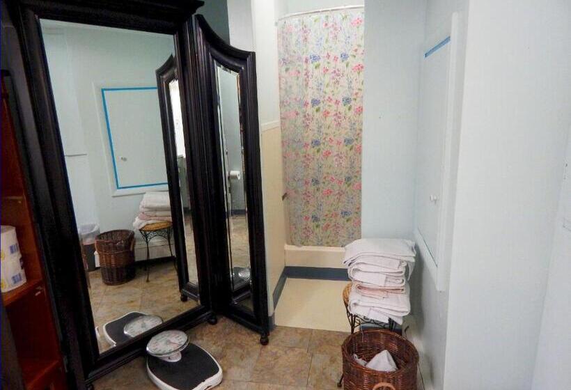 Billie's Backpackers Hostel