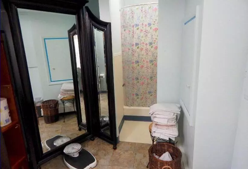 Billie's Backpackers Hostel