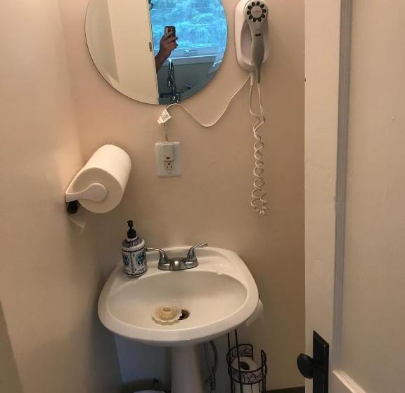 Billie's Backpackers Hostel